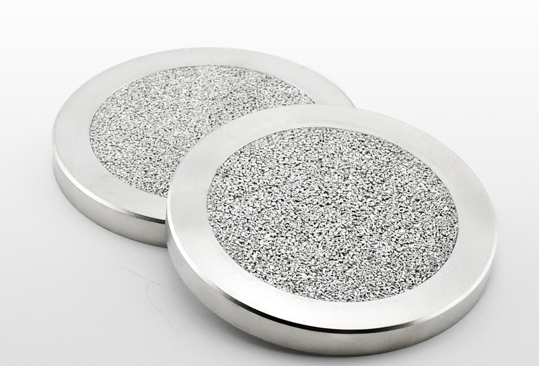 恒歌多孔燒結金屬過濾片的優(yōu)勢與廣泛應用！